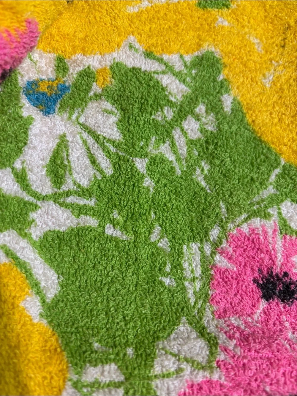 Vtg 70s Flower Power Oversized Beach Towel 46x70 Terry Cloth Fabric